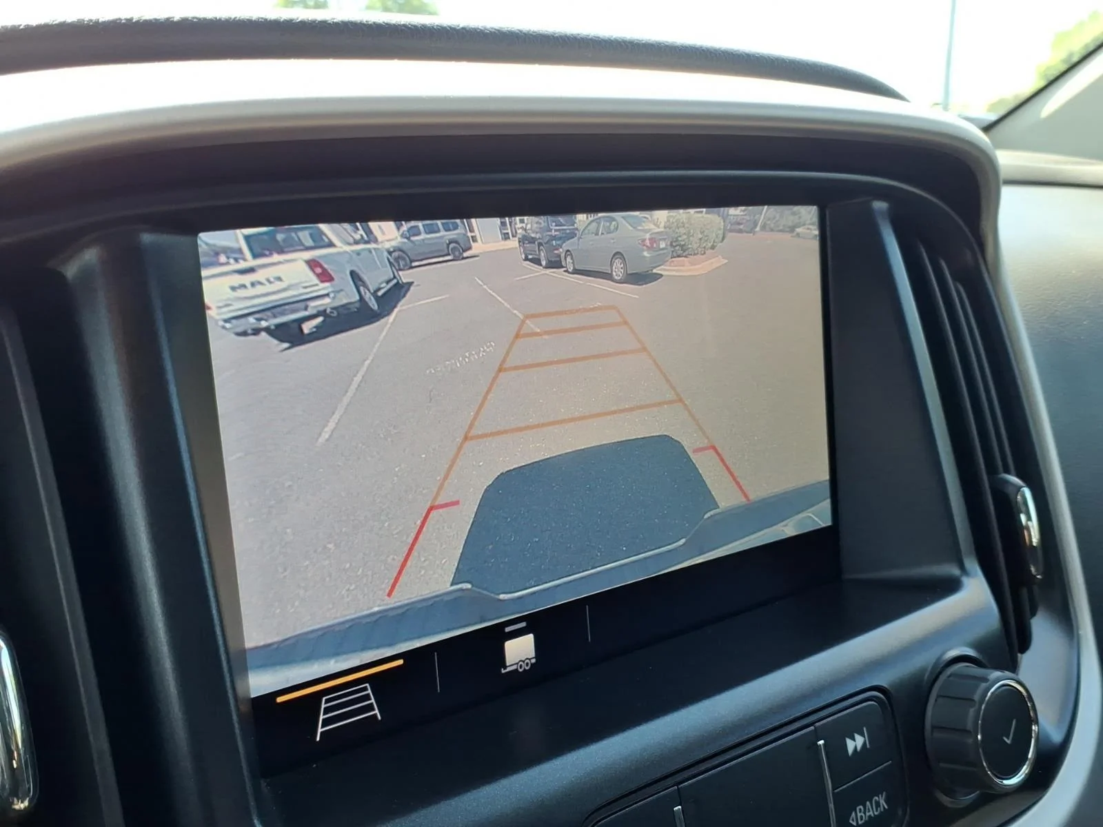 Used 2019 Quicksilver Metallic GMC 4WD SLE image 4