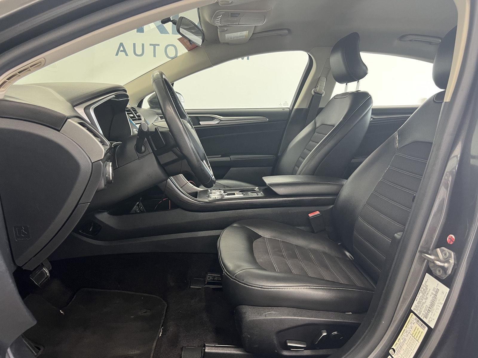 Used 2017 Magnetic Ford SE image 12
