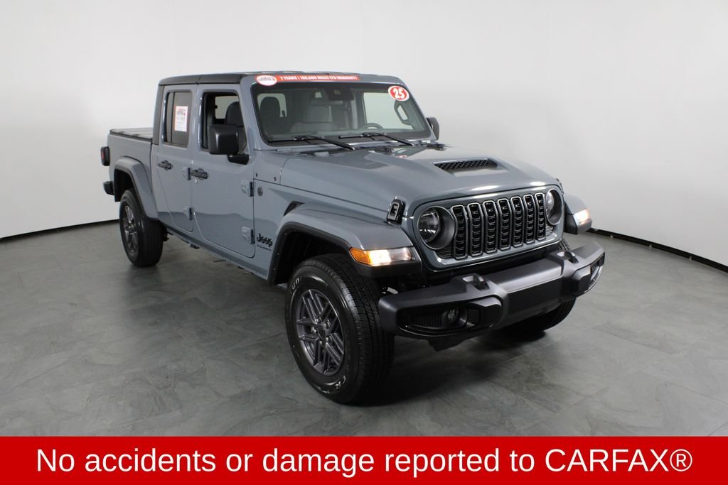 Used 2025 Gray Jeep Sport S image 3