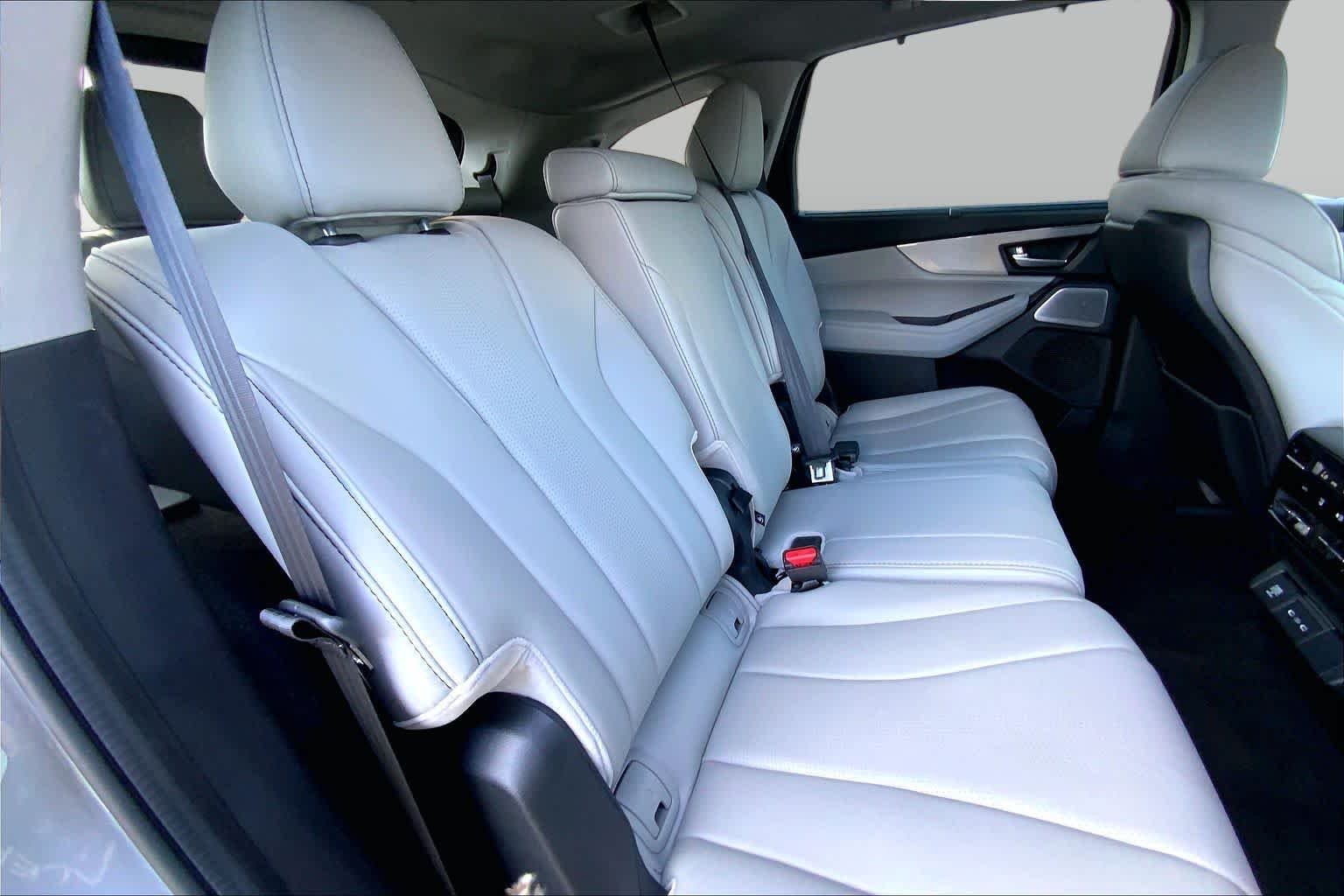 Used 2026 Solar Silver Metallic Acura w/Technology Package image 21