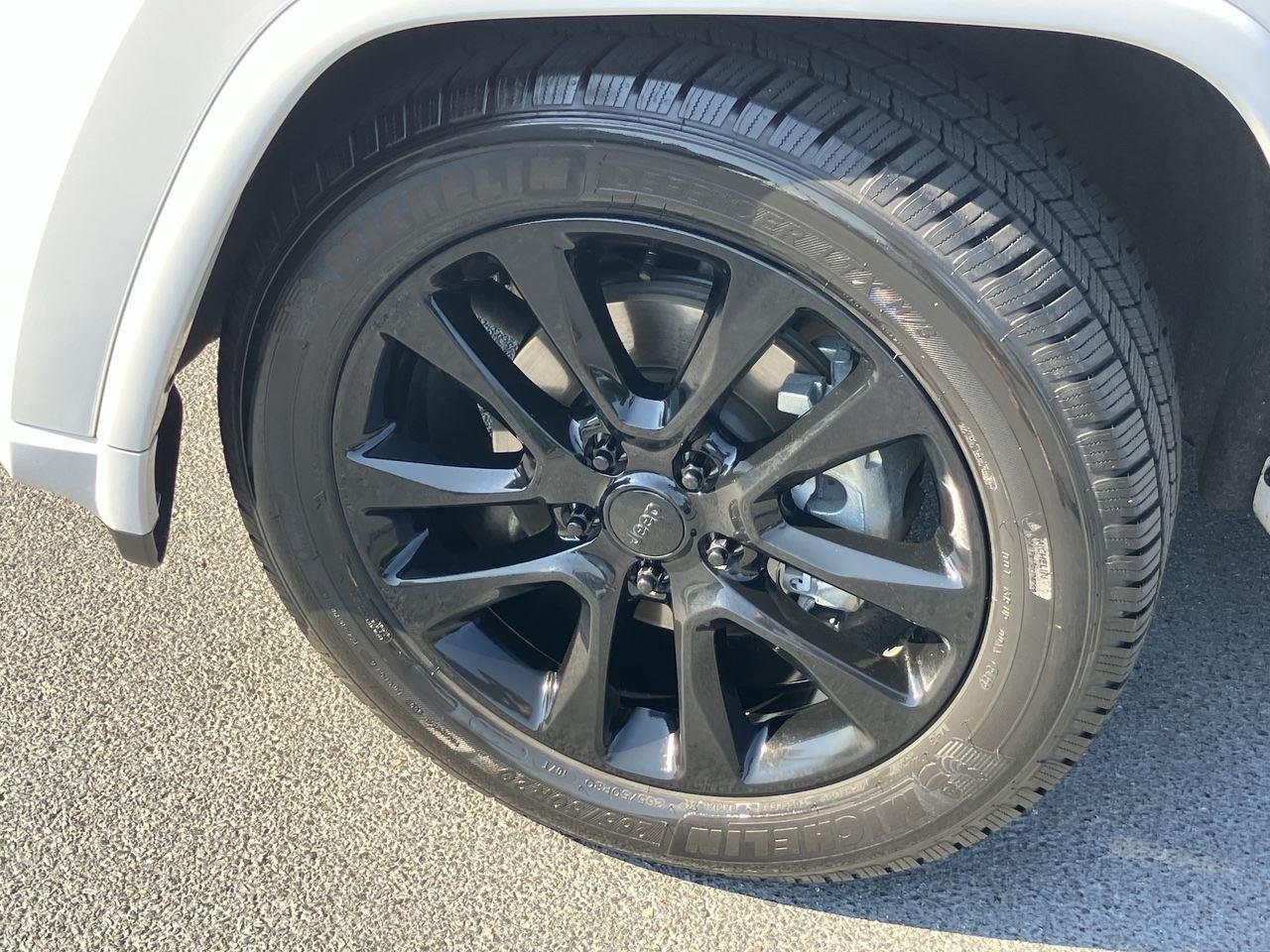 Used 2019 White (Bright White Clearcoat) Jeep Altitude image 9