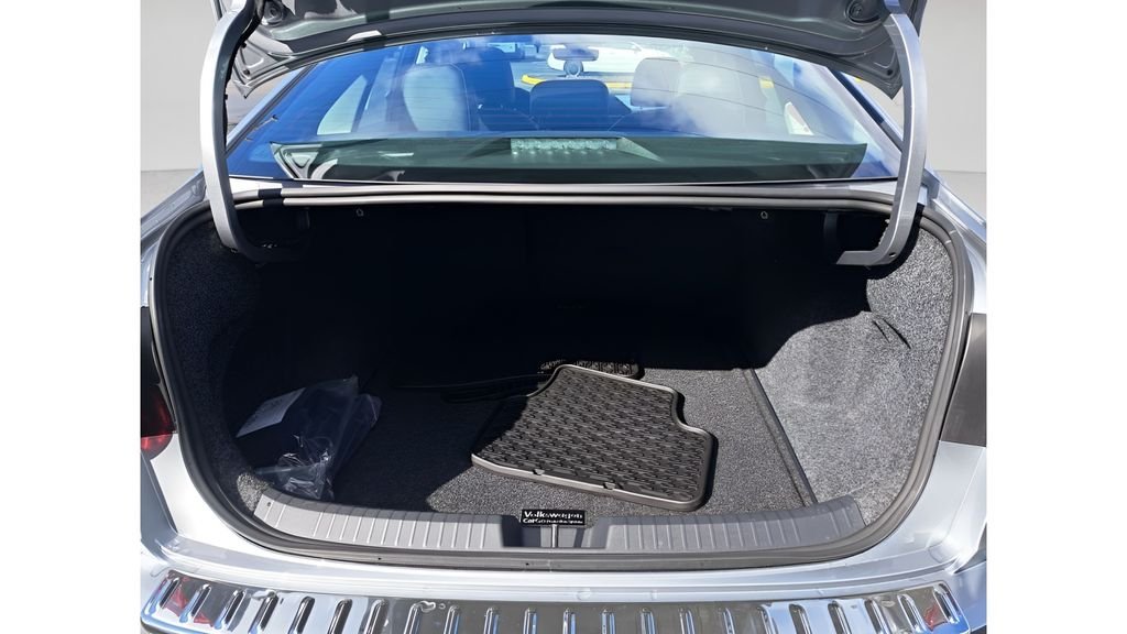 New 2026 Silver Volkswagen 1.5T SE image 25