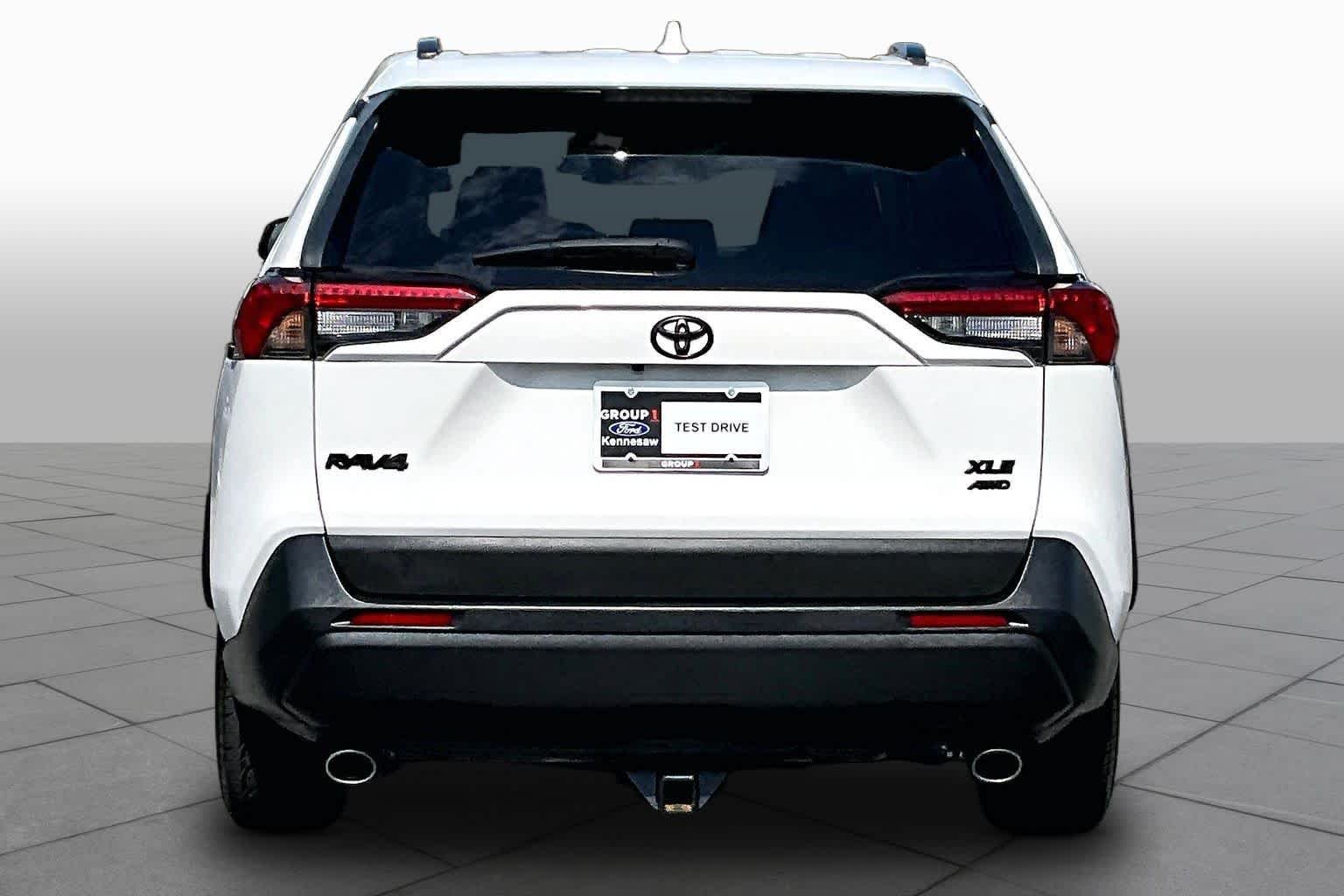 Used 2021 Super White Toyota XLE image 5