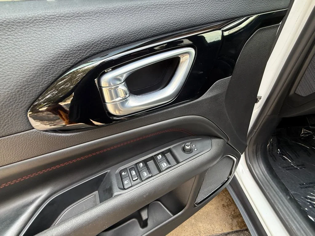 Used 2025 White Jeep Trailhawk image 11