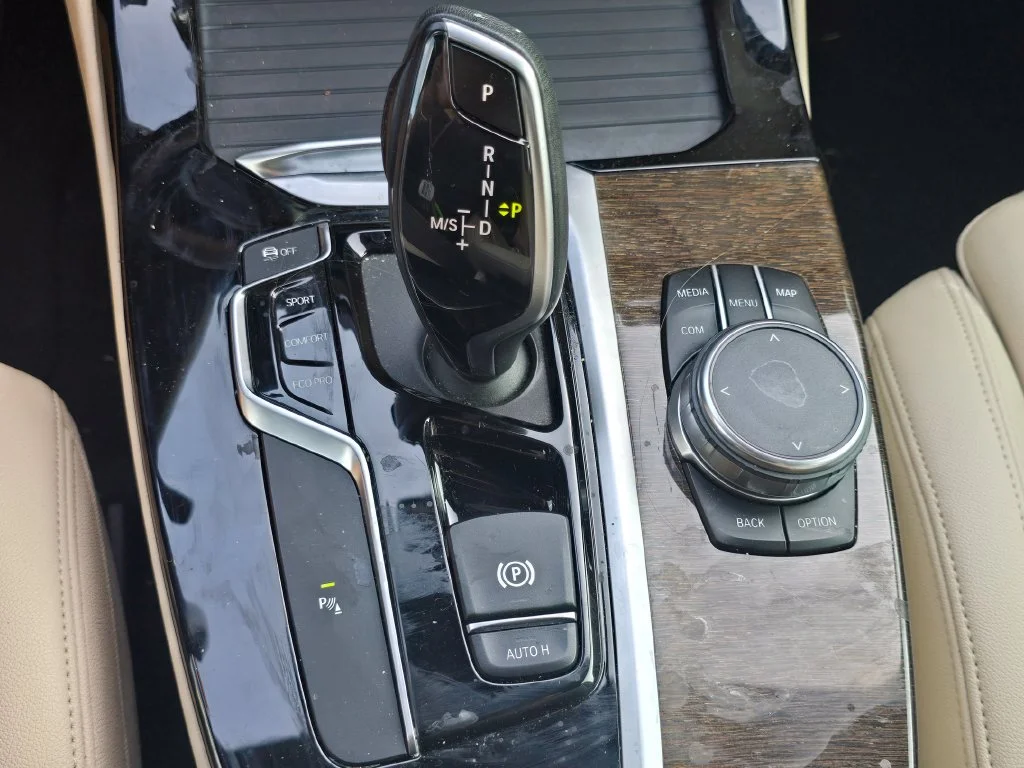 Used 2019 White BMW sDrive30i image 34