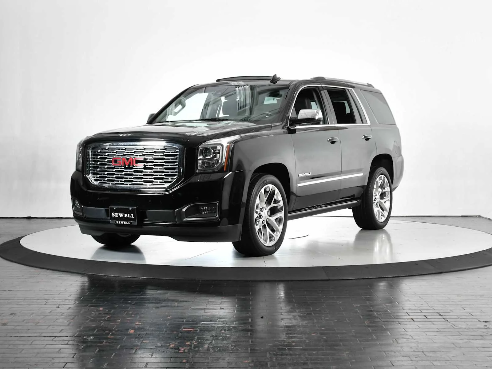 2019 GMC Yukon 4WD Denali's photo