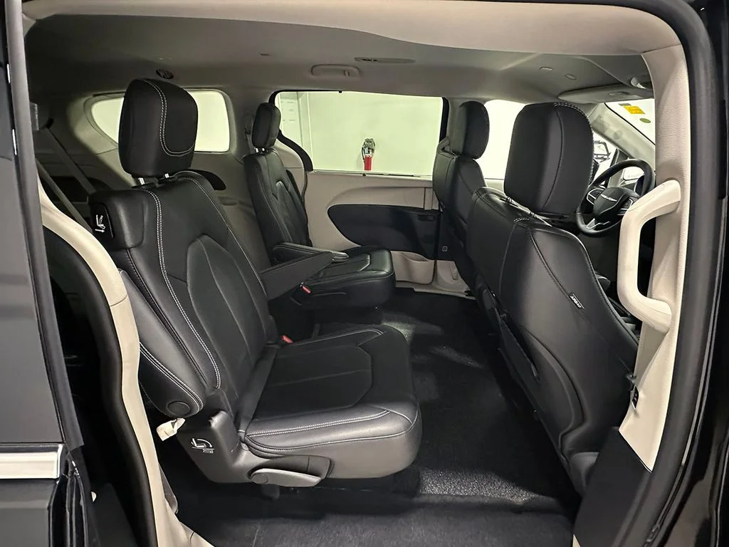 2022 Chrysler Pacifica Touring L - Photo 23