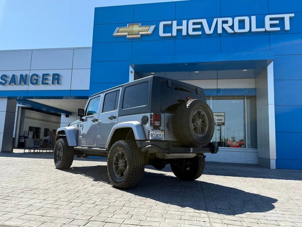 Used 2018 Silver Jeep Unlimited Sport image 8