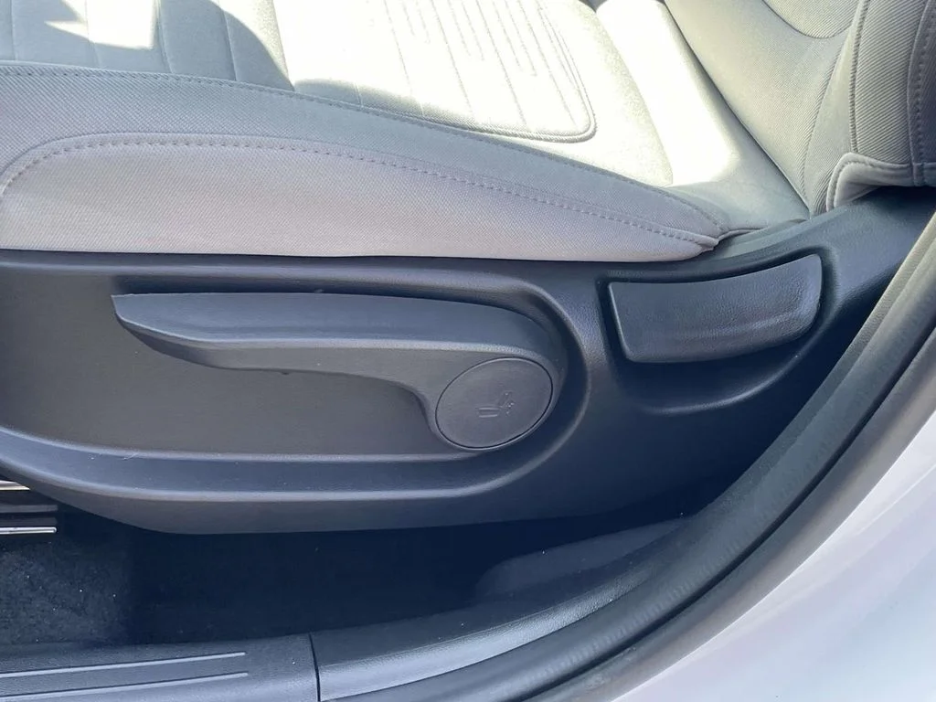 New 2026 White Hyundai SE image 15