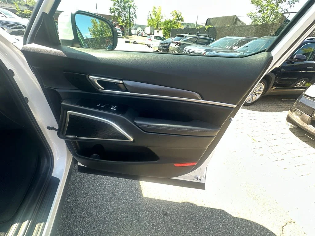 Used 2024 White Kia LX image 34