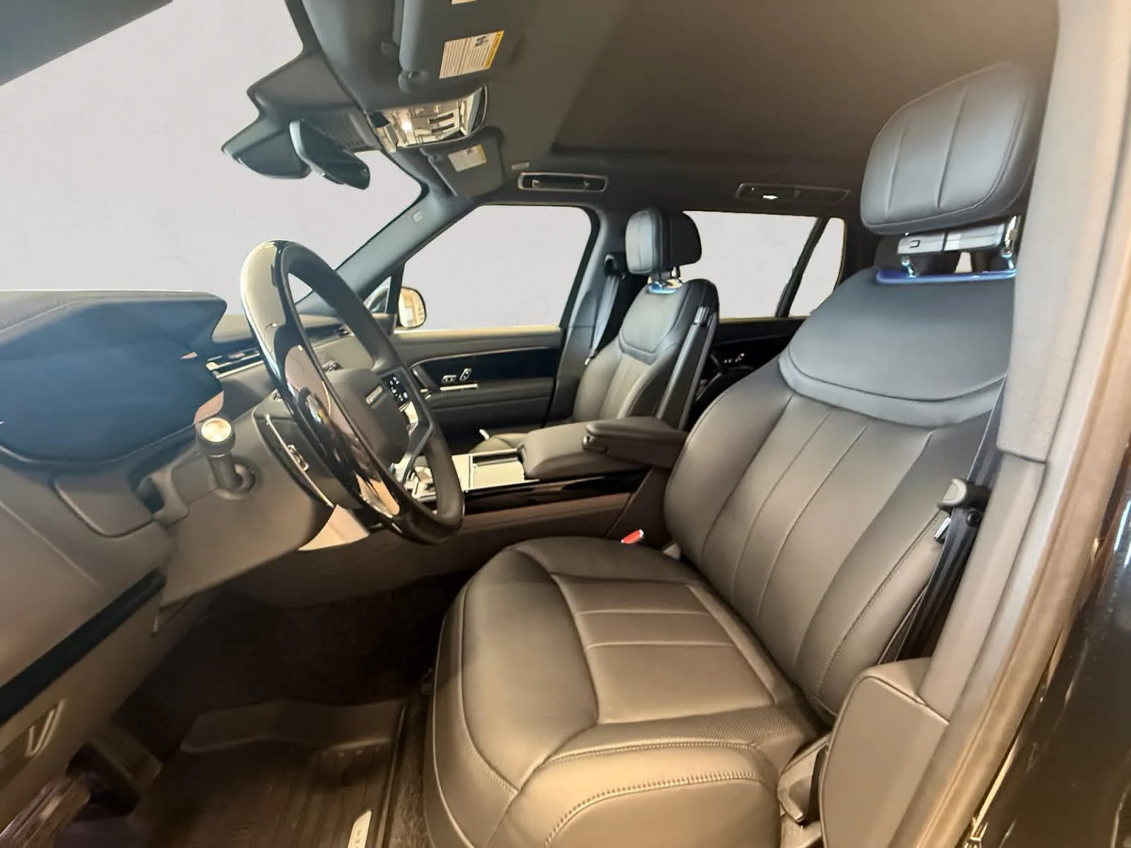 New 2026 Santorini Black Land Rover P530 LWB 7 Seat image 8
