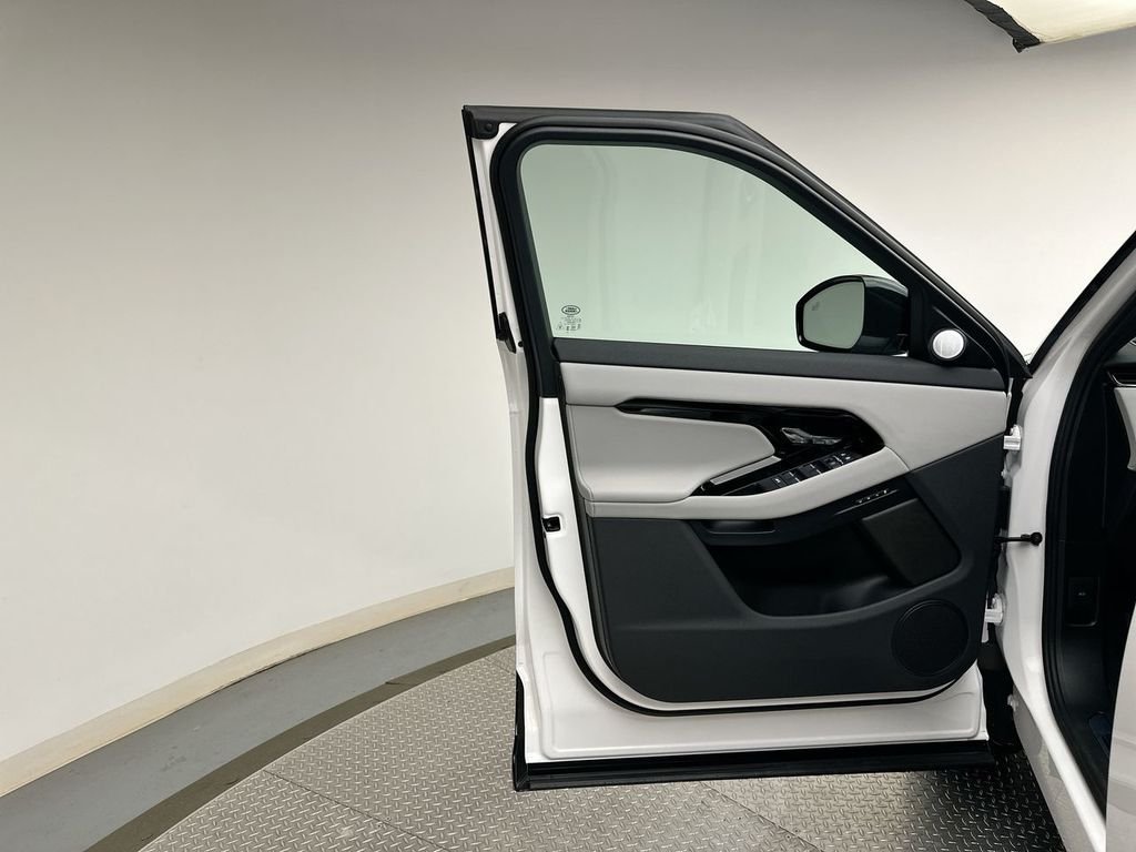 New 2026 Ostuni Pearl White Land Rover  image 9