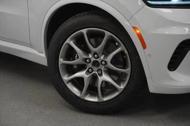 New 2026 White Knuckle Clear-Coat Exterior Paint Dodge GT PLUS image 4