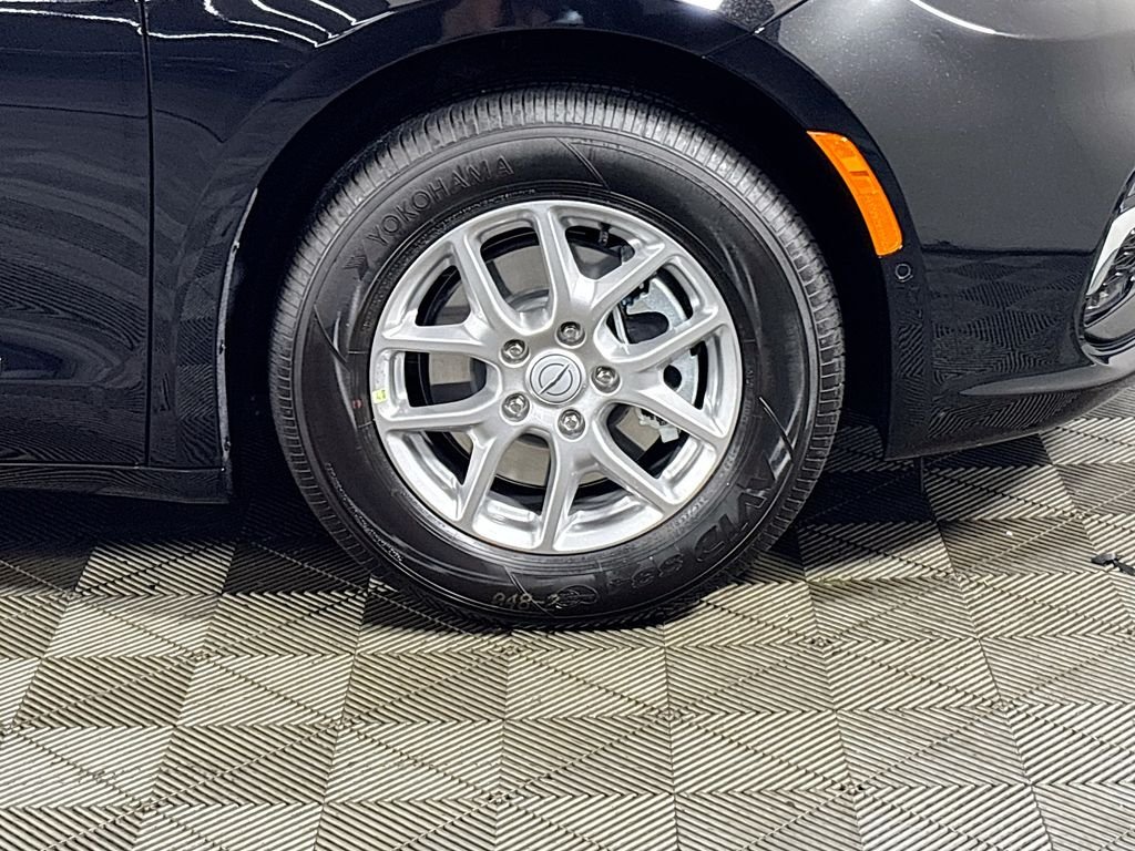 2026 Chrysler Pacifica Select - Photo 22
