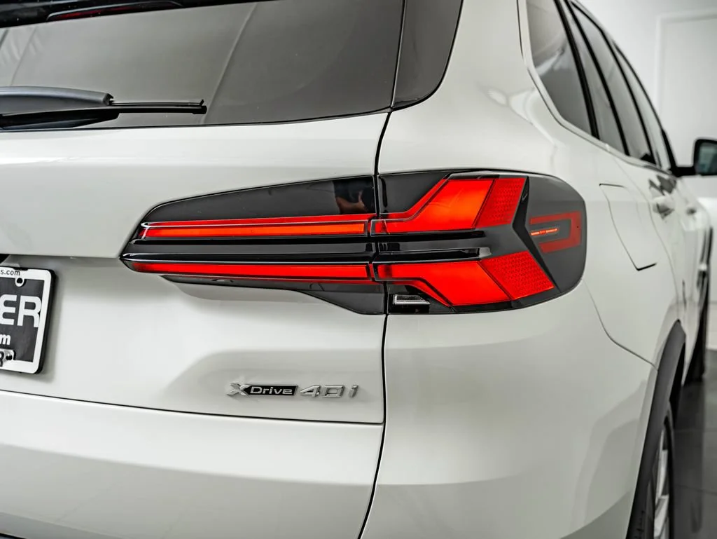 New 2026 Alpine White BMW xDrive40i image 15