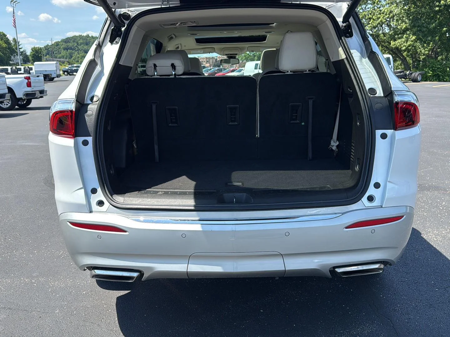 Used 2023 White Frost Tricoat Buick Essence image 14