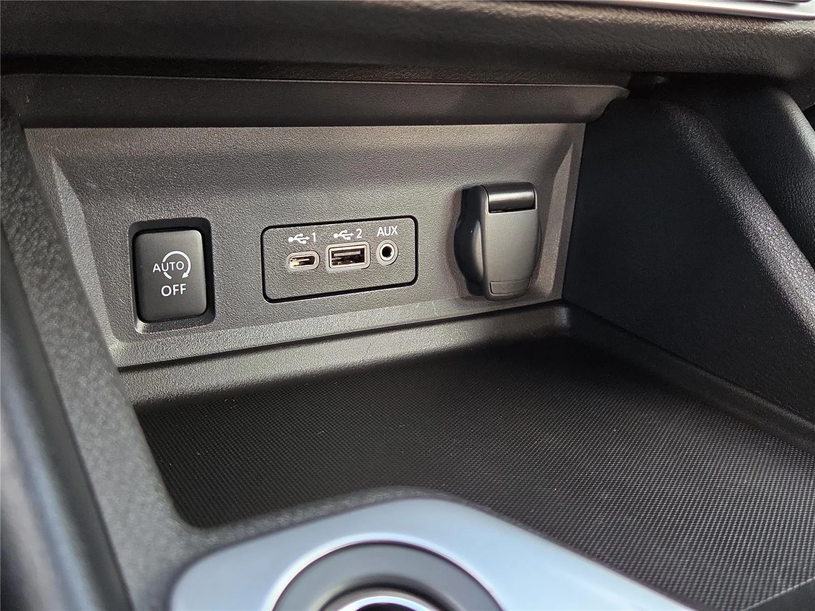 Used 2024 Atlantic Gray Metallic/Super Black Nissan SR image 10