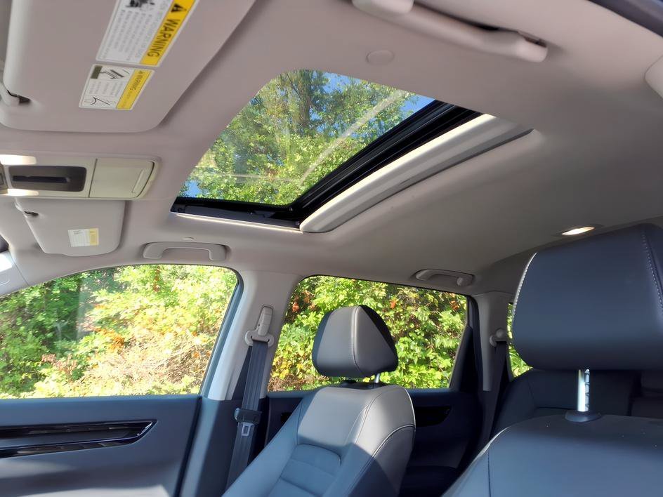 Used 2024 Urban Gray Pearl Honda EX-L image 15