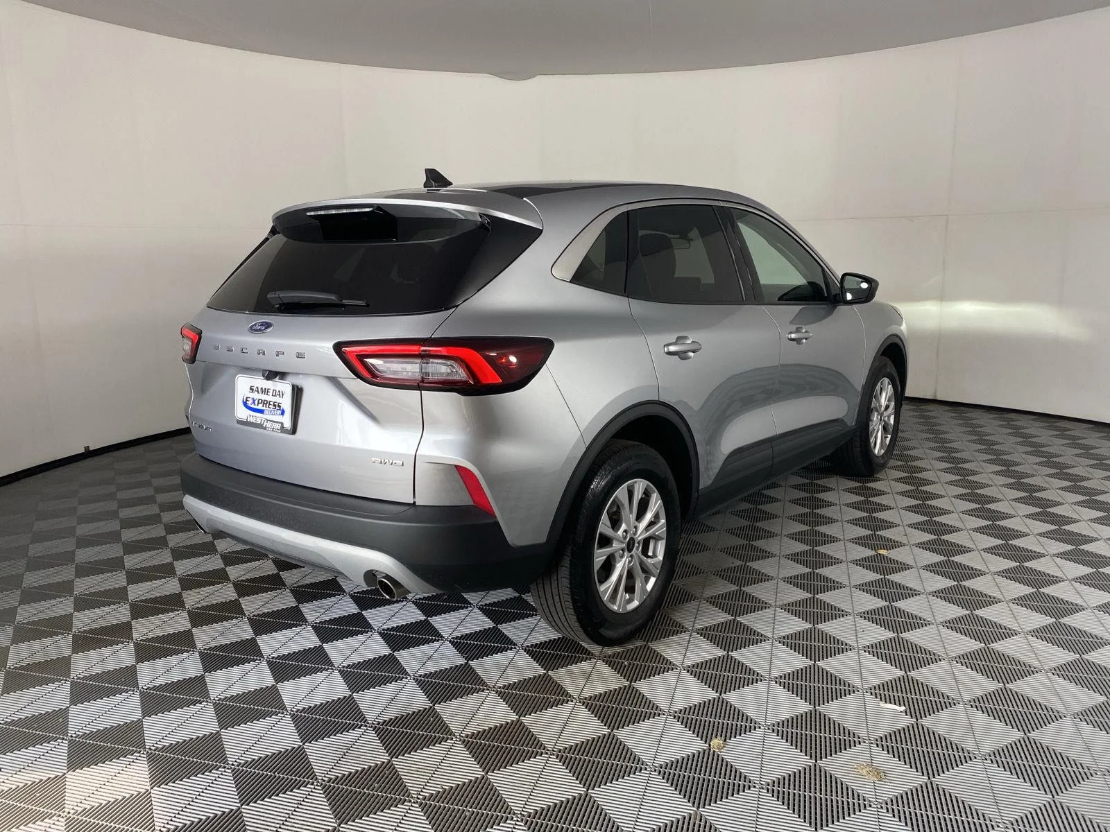 Used 2023 Iconic Silver Ford Active image 9