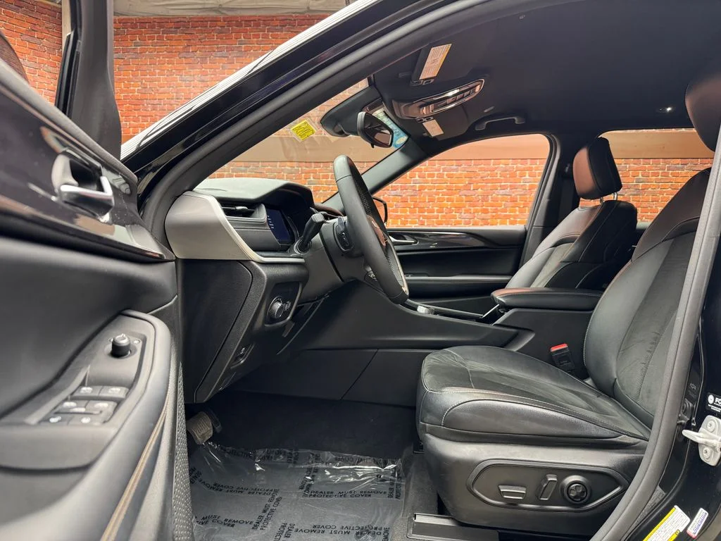 Used 2023 Diamond Black Jeep Altitude X image 21