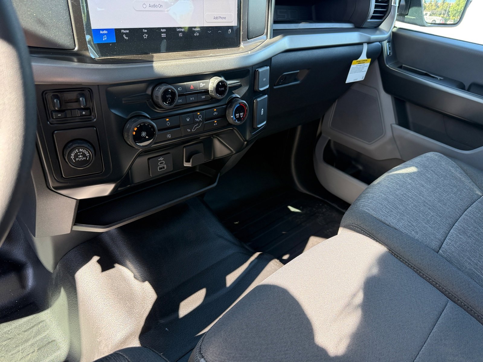 New 2026 Oxford White Ford XL image 13