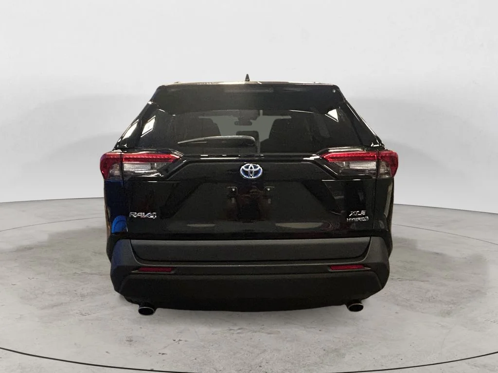 Used 2022 Midnight Black Toyota XLE Premium image 4