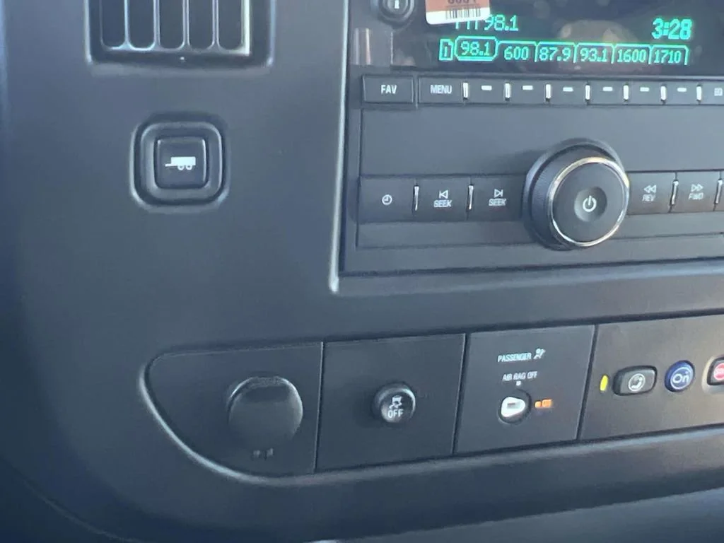 2025 Chevrolet Express Cargo Work Van - Photo 18