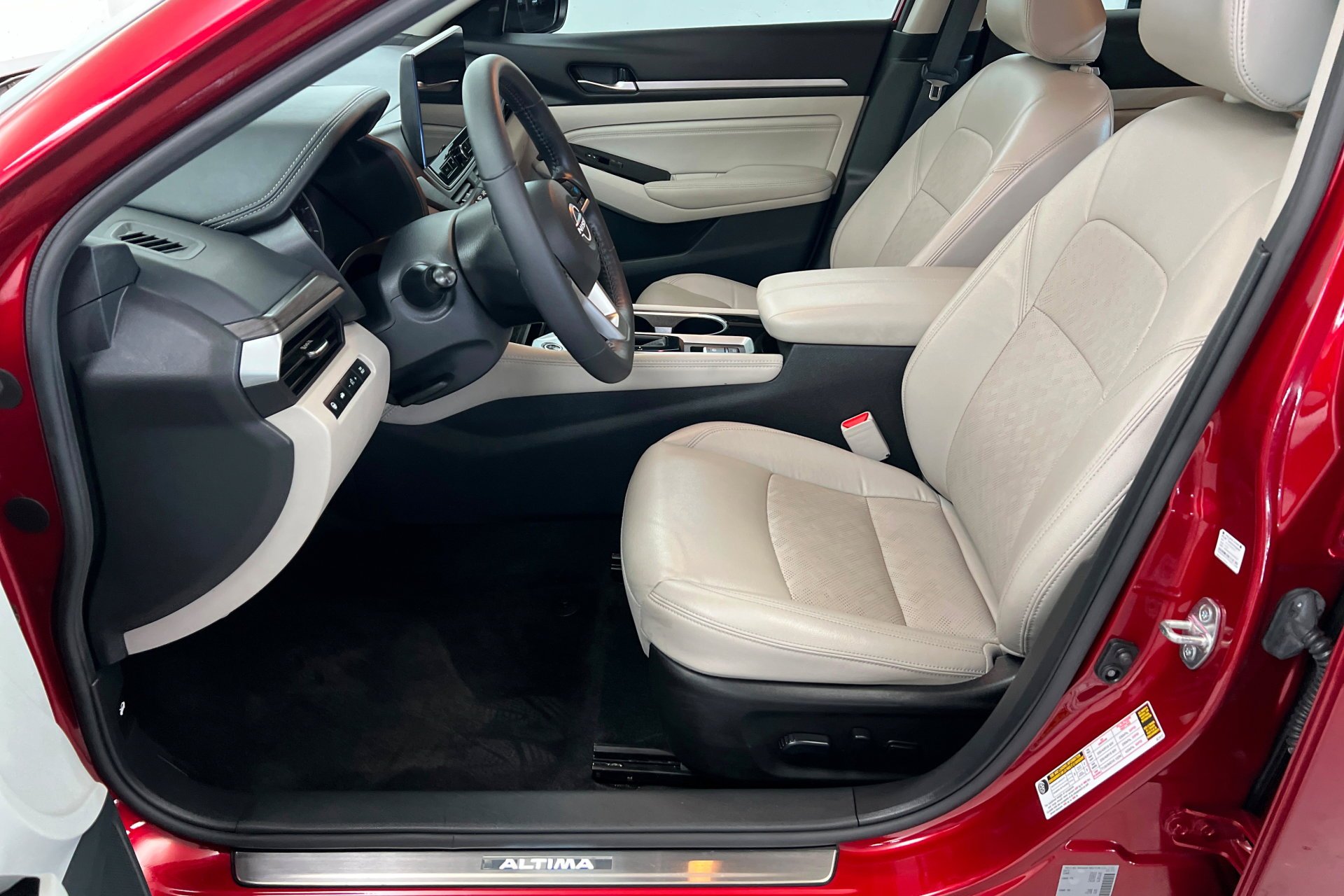 Used 2023 Scarlet Ember Tintcoat Nissan 2.5 SL image 18