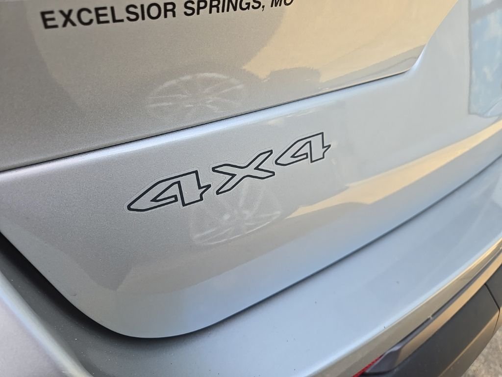 New 2026 Silver Zynith Exterior Paint Jeep  image 20