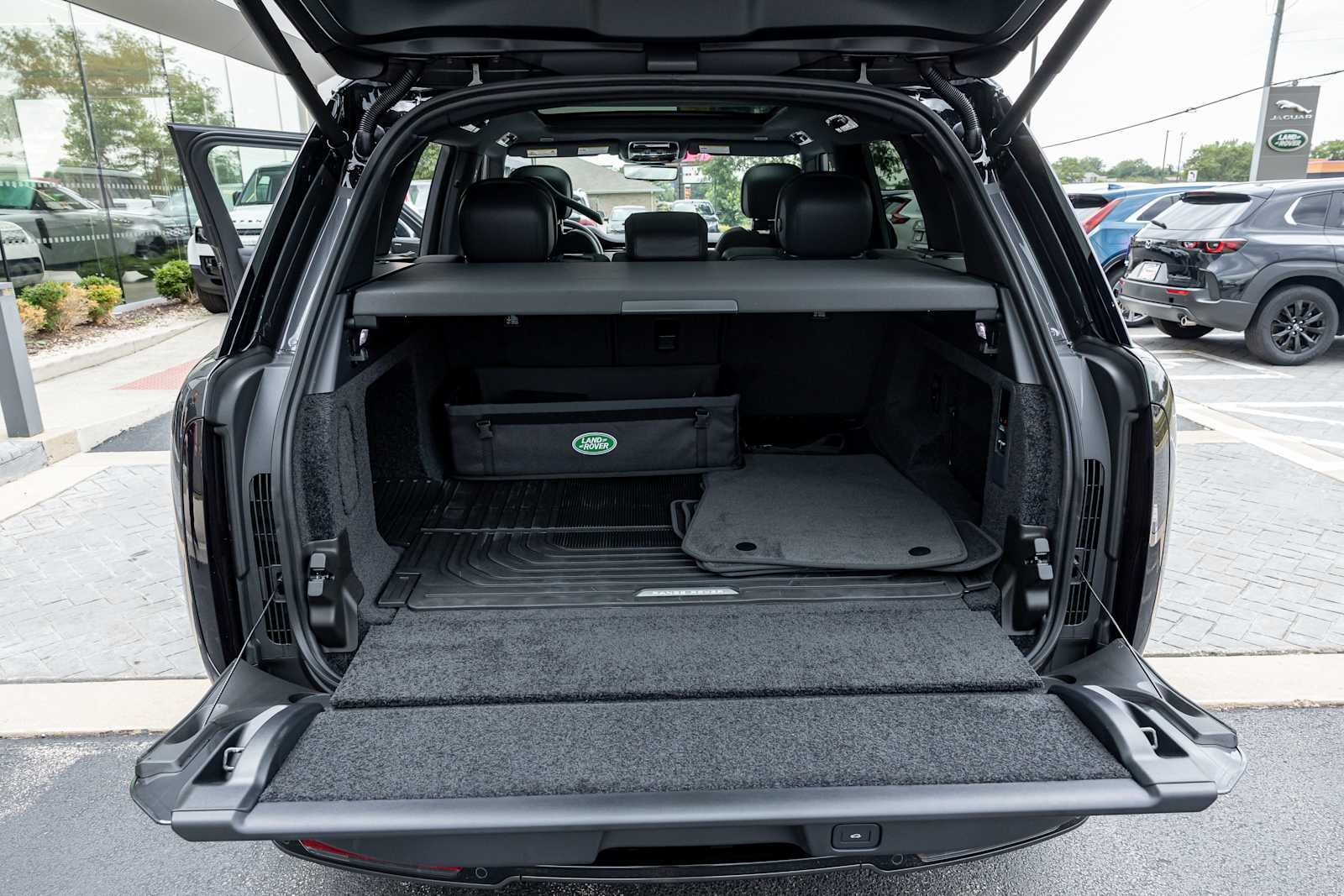 New 2026 Carpathian Grey Land Rover SE image 36