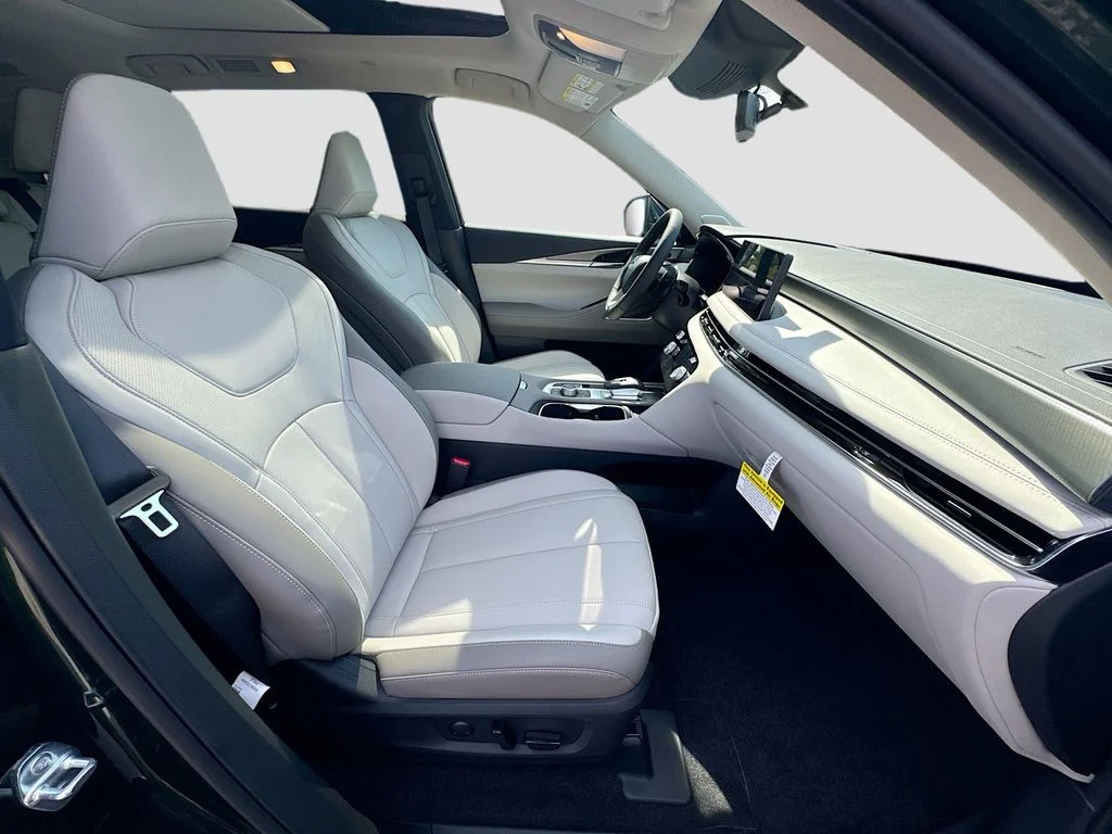 New 2027 DEEP EMERALD INFINITI Luxe FWD image 31