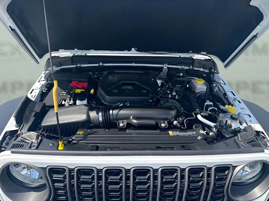 Used 2025 White Jeep Sport S image 22
