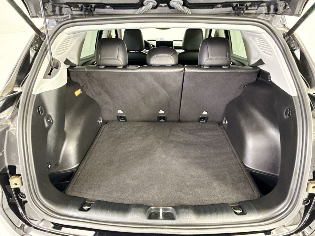 Used 2022 Diamond Black Jeep Trailhawk image 27