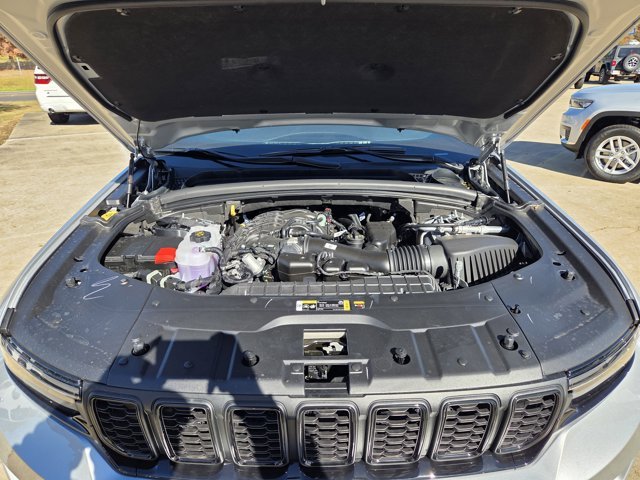 New 2025 Silver Zynith Jeep Altitude image 31