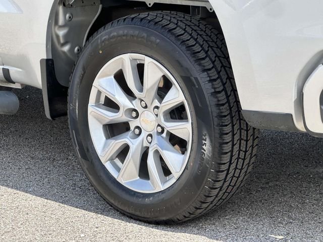 Used 2022 Silver Chevrolet Custom image 11