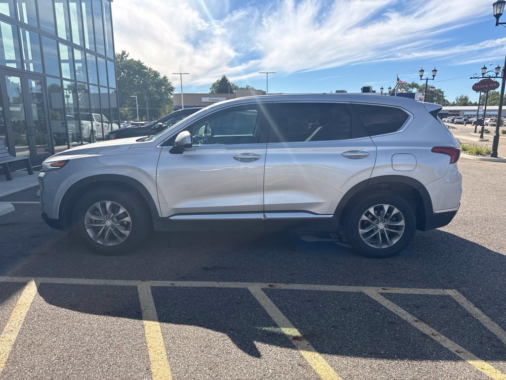 Used 2019 Silver Hyundai SE image 3