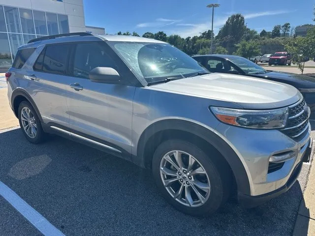Used 2020 Silver Ford XLT image 2