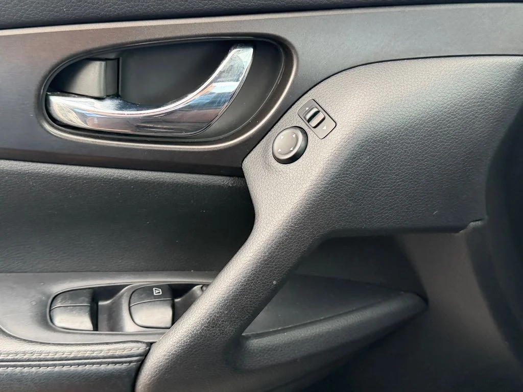 Used 2014 Silver Nissan SV image 25