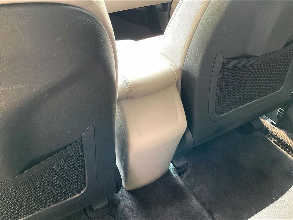 Used 2019 Silver Hyundai SE image 27