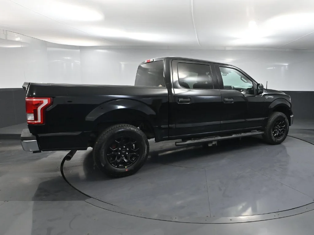 Used 2017 Black Ford XLT image 4