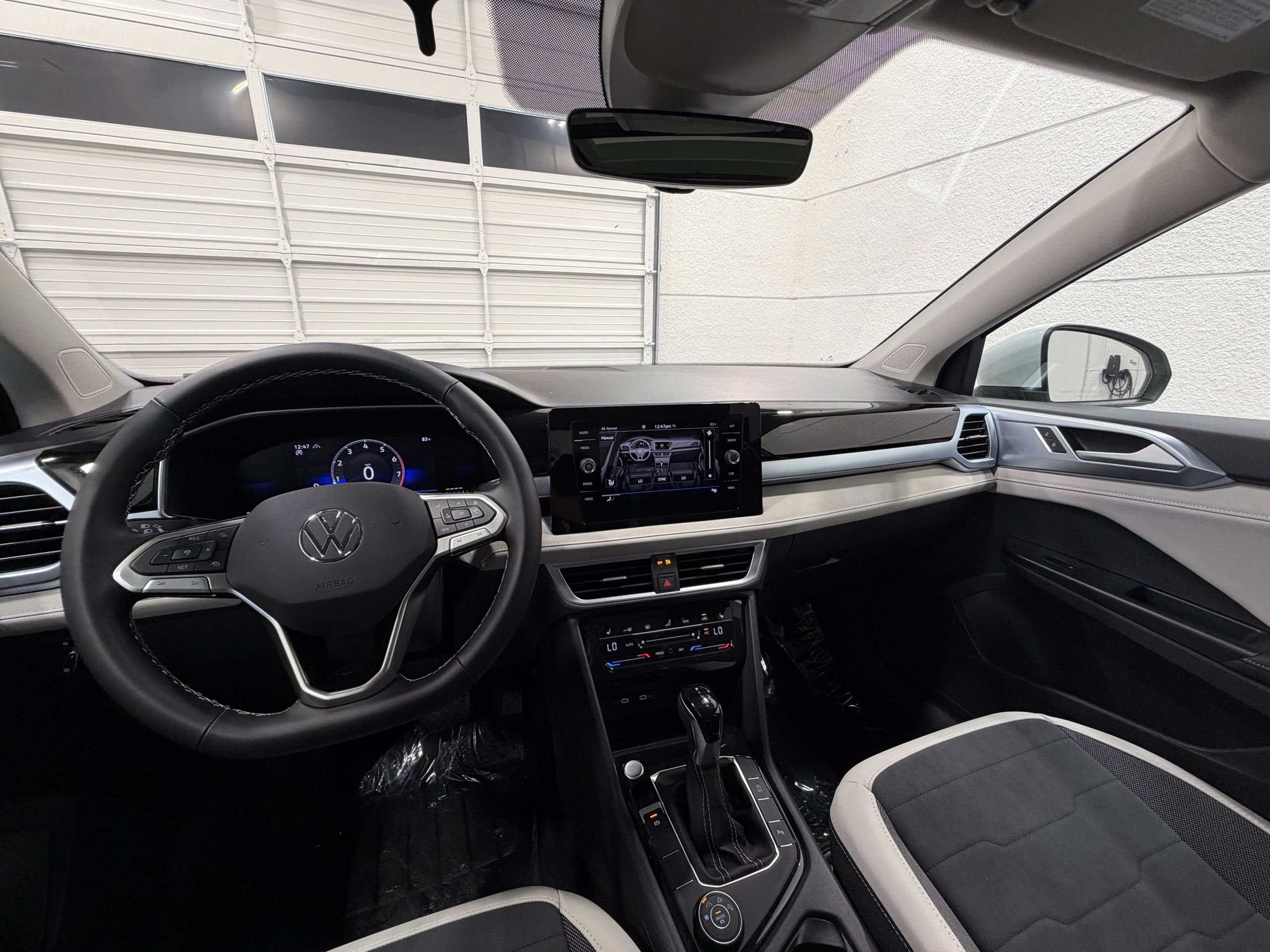 New 2026 White Volkswagen 1.5T SE image 37