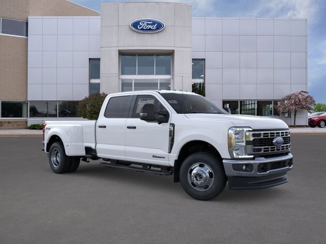 New 2026 Oxford White Ford XLT image 7