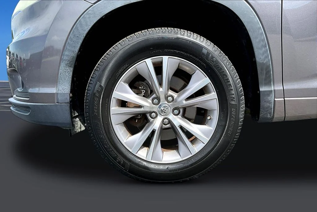 Used 2015 Predawn Gray Mica Toyota XLE V6 image 37