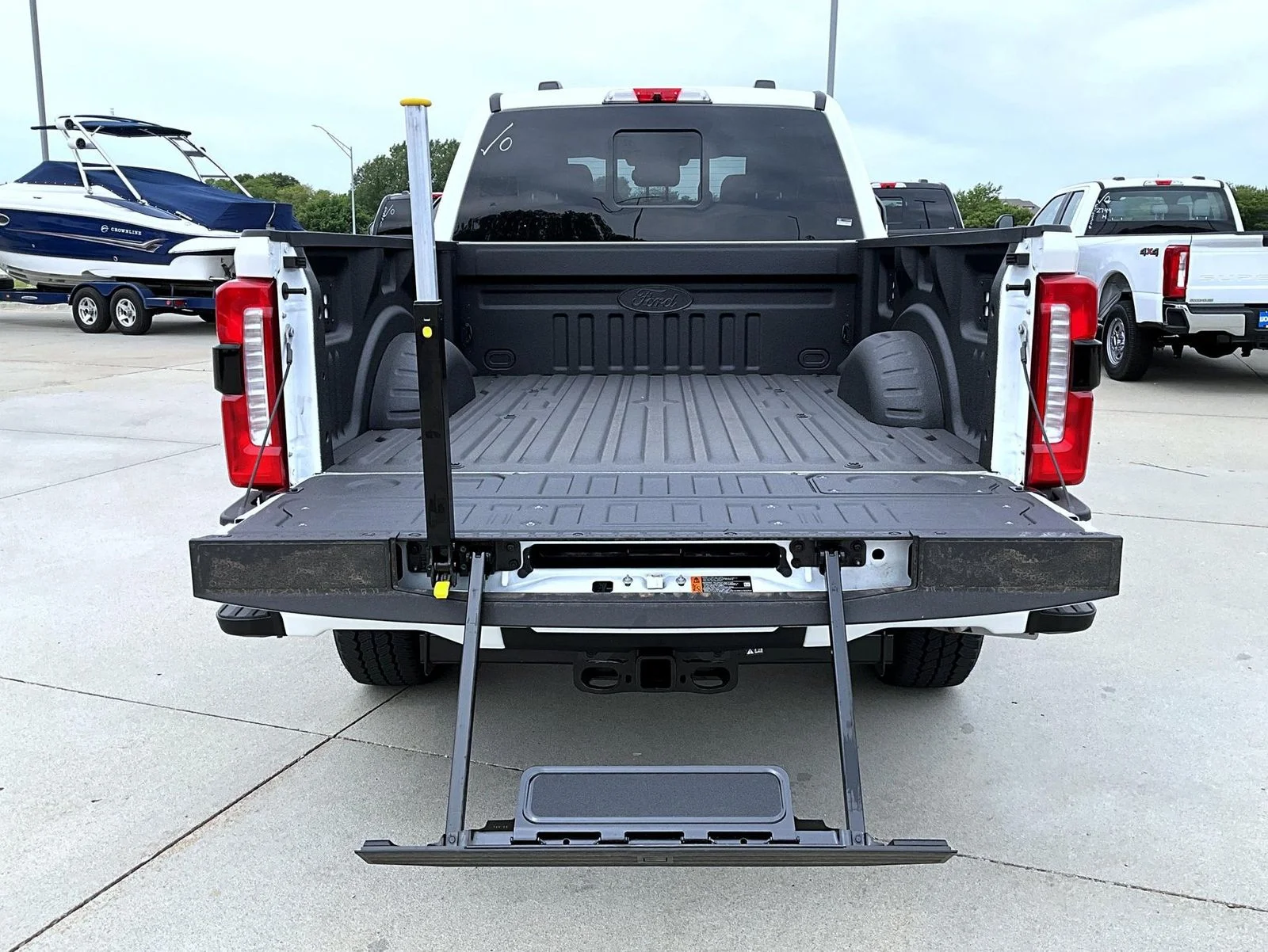 New 2026 Star White Metallic Tri-Coat Ford Lariat image 15
