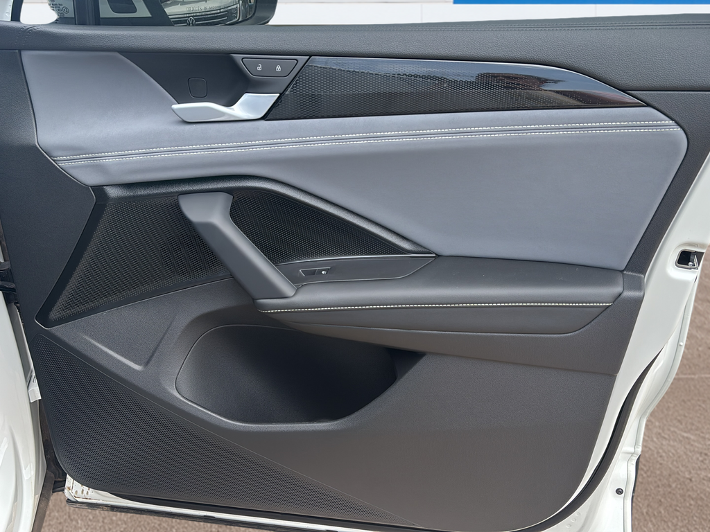 New 2026 White/off-white Volkswagen 2.0T SE image 10