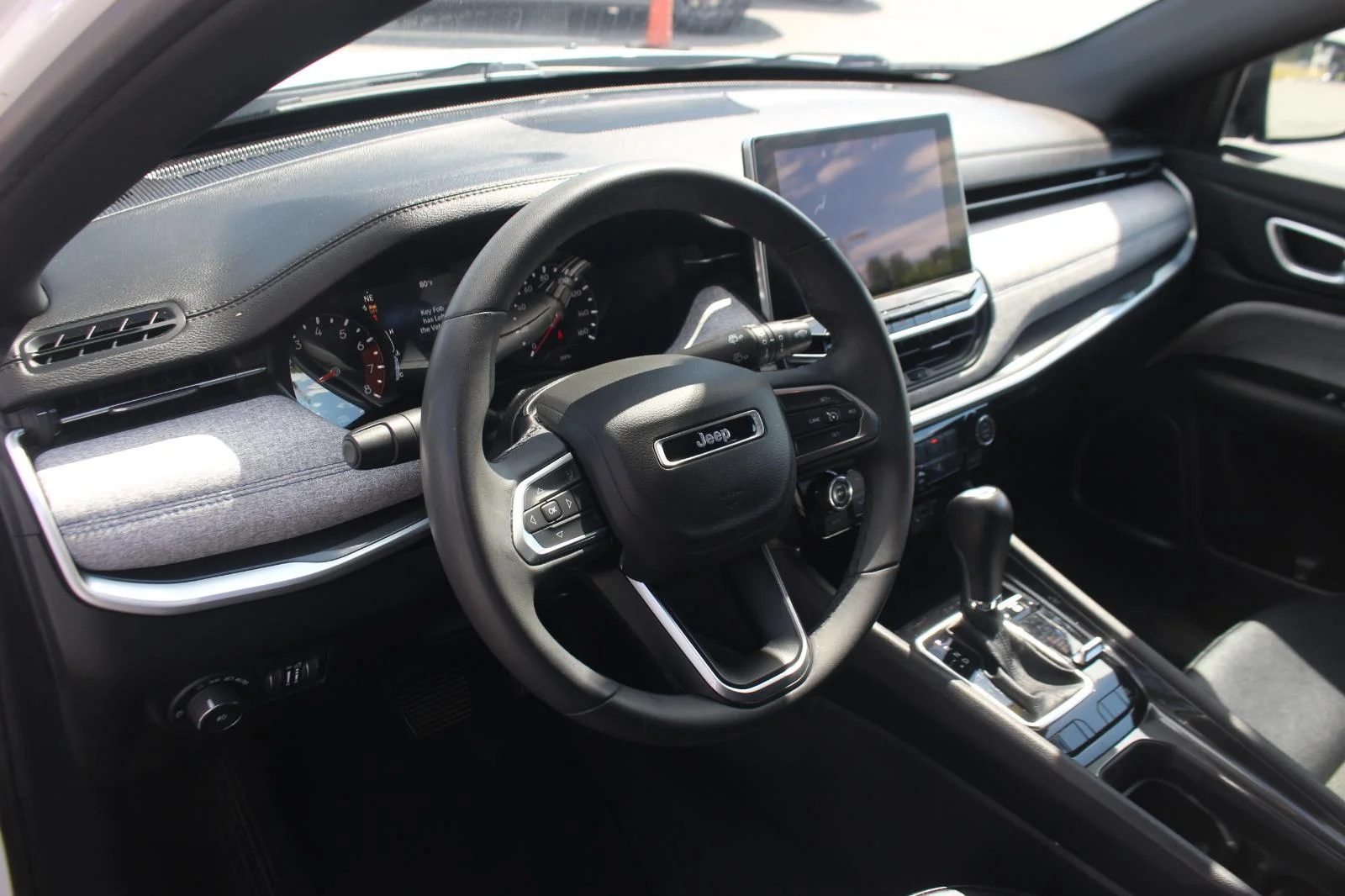 Used 2024 White Jeep Latitude image 15