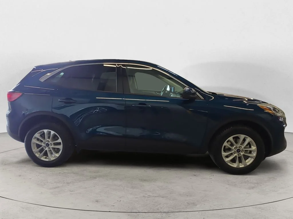 Used 2020 Green Ford SE image 4