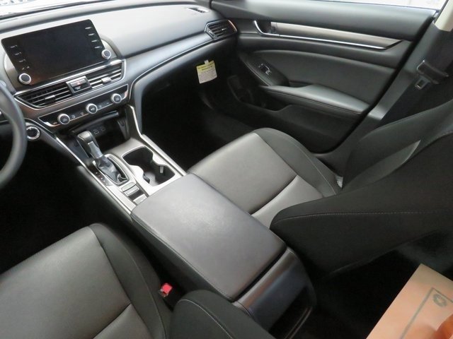 Used 2021 Lunar Silver Metallic Honda LX image 20
