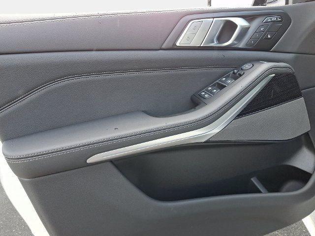 New 2027 Mineral White Metallic BMW xDrive40i image 10