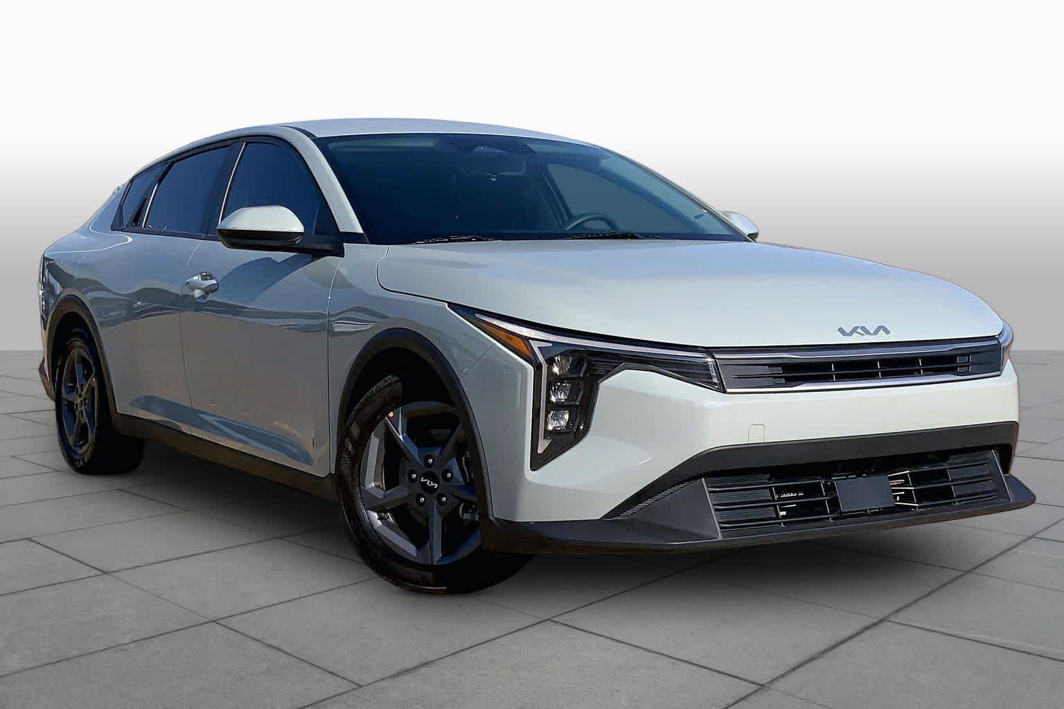 Used 2025 Morning Haze Kia LXS image 3